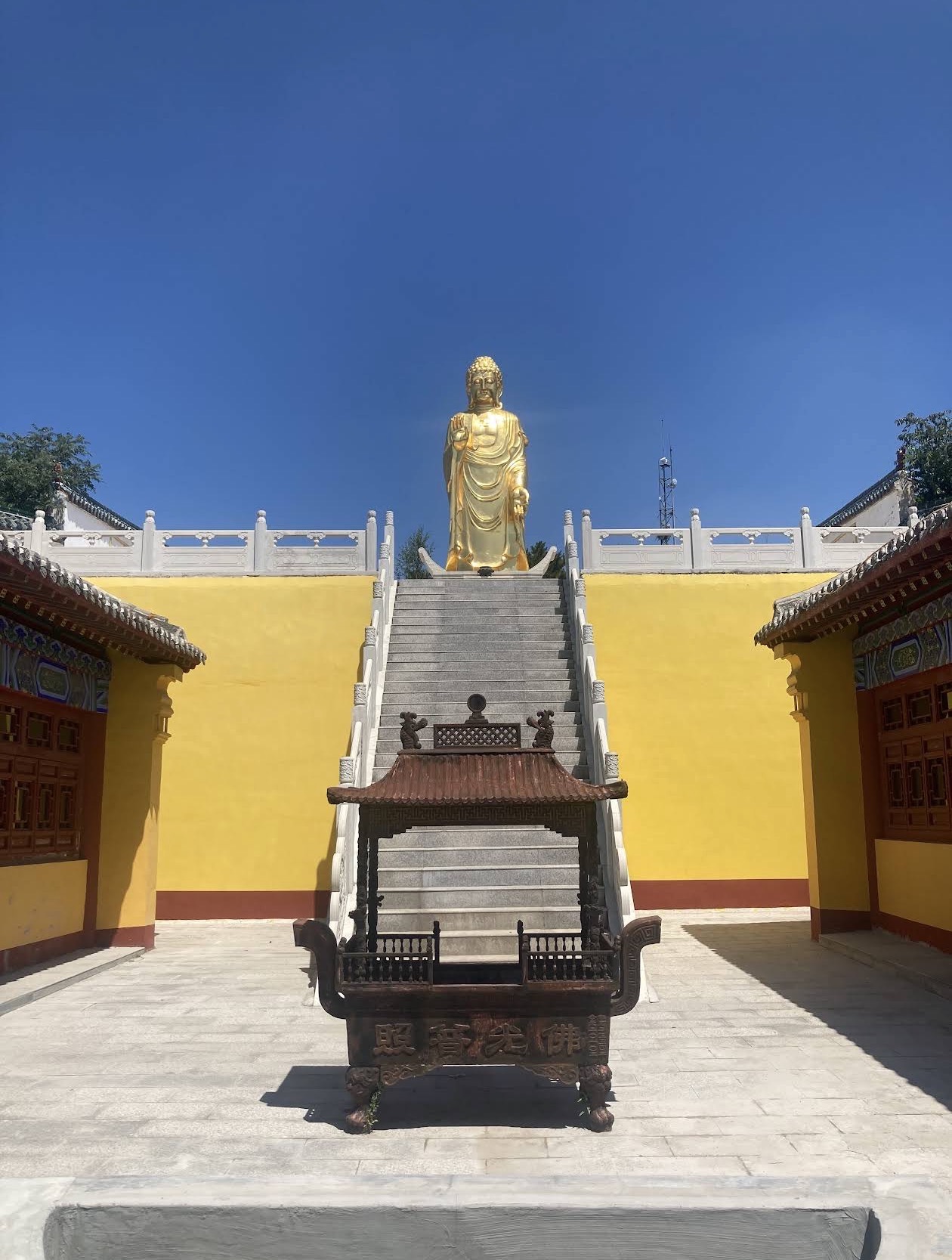 金身大佛